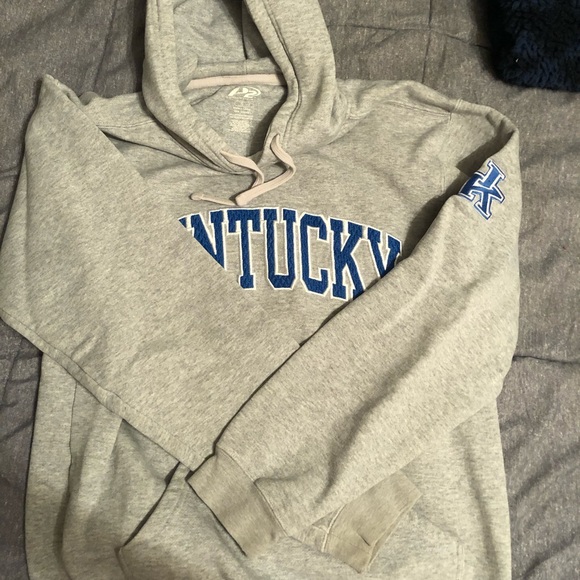 Clothes - Picture 3 of 8